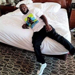 Meet your Posher, Dennis